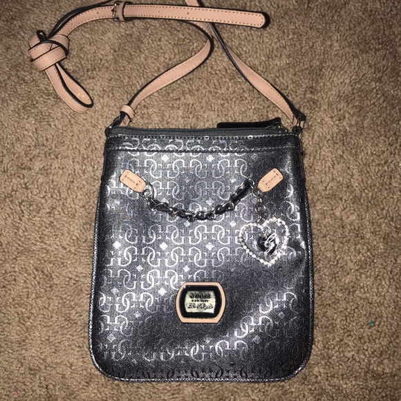 GUESS cross body purse! - Picture 1 of 3